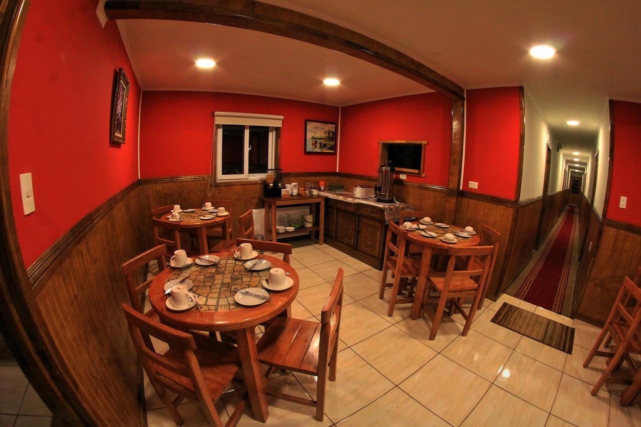 Hostal America En Puerto Natales Eksteriør bilde